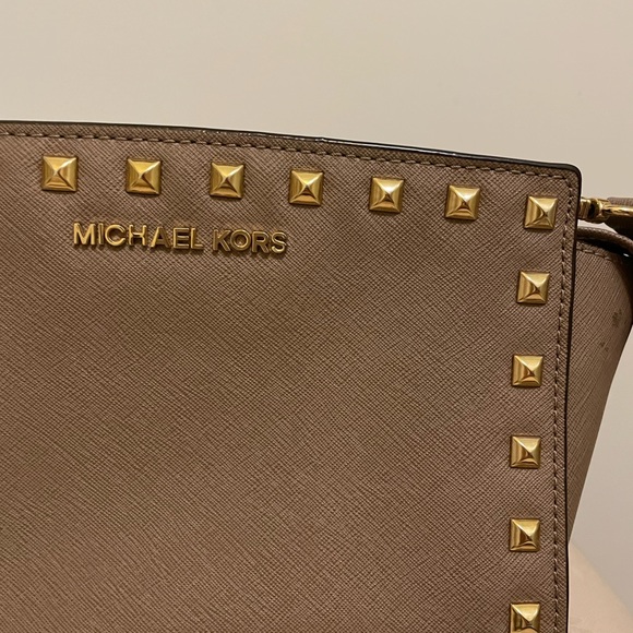 MICHAEL Michael Kors Selma small studded saffiano cross body bag - Picture 9 of 13